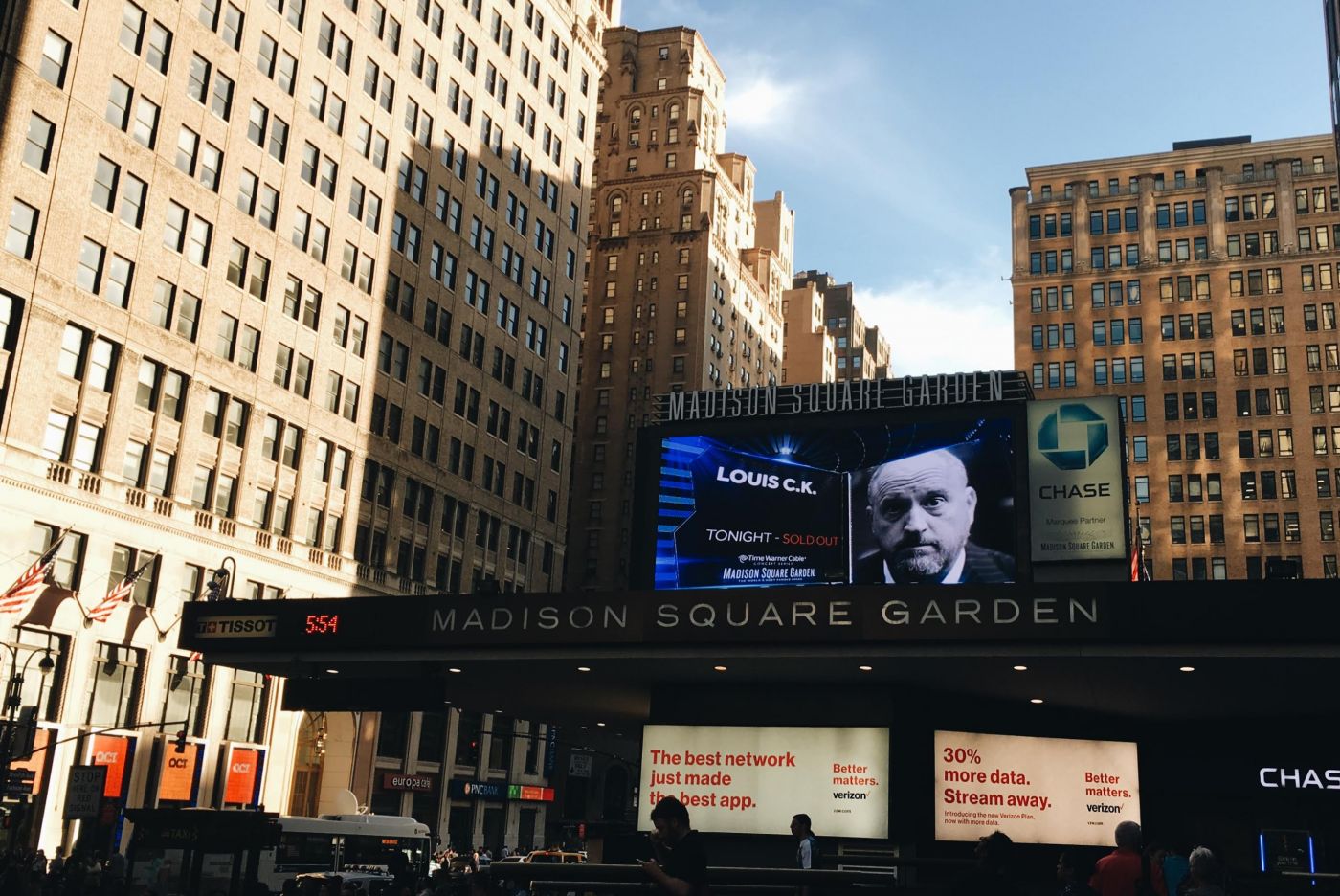 Louis CK Live 2016 (At Madison Square Garden) Wanderboy Minimore