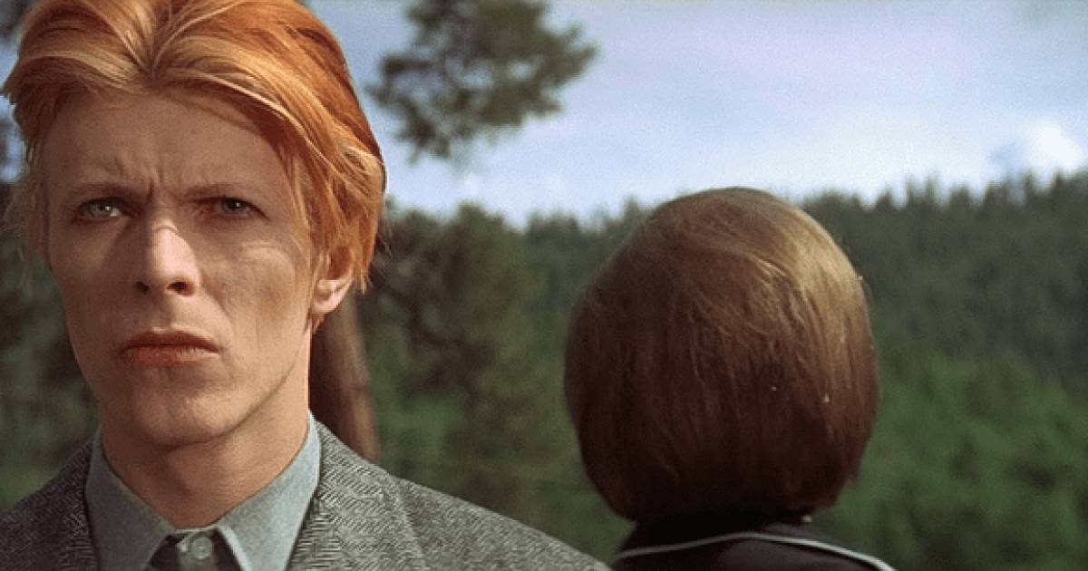 Человек со звезд боуи. Человек который упал на землю фильм 1976. The man who fell to Earth Боуи. Томас Джером Ньютон. Томас Ньютон Дэвид Боуи.