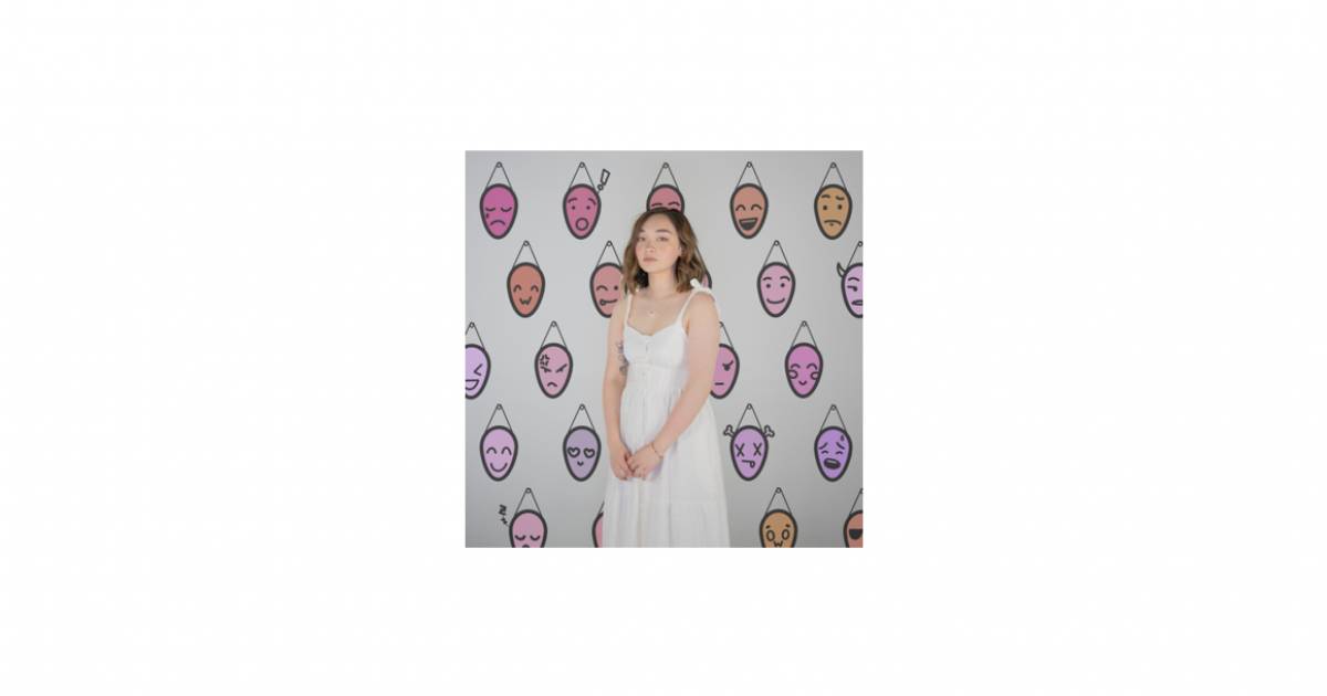 prom dress mxmtoon meaning Mxmtoon